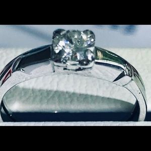 Ladies Gorgeous 1.0 CTW White Topaz Ring